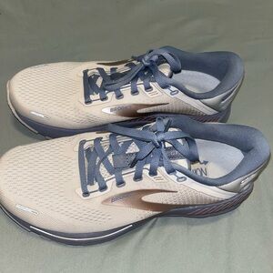 Brooks Adrenaline GTS 22